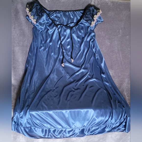 Blue Vintage Inspired Nightie with Embroidered Sleeves Sz 2X/3X PLUS - Picture 4 of 14